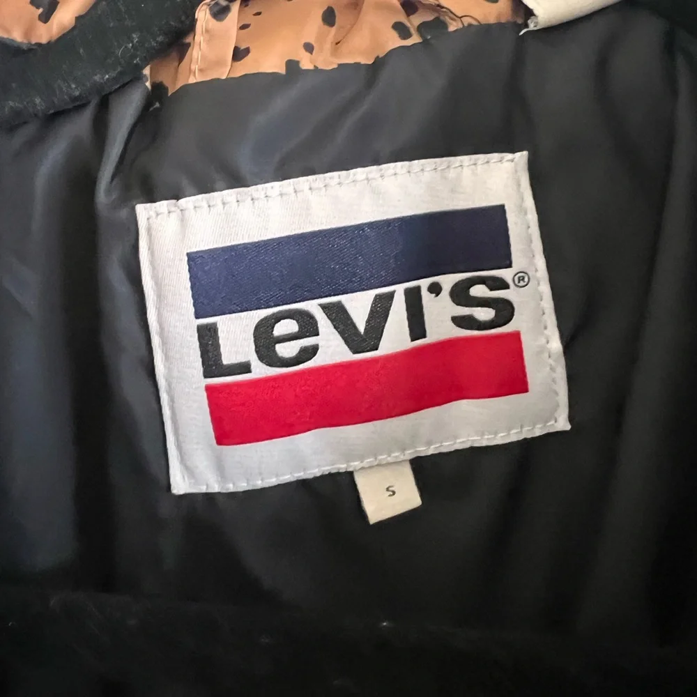 Levi’s Sydney Short Puffer Jacket - Picture 2 of 6
